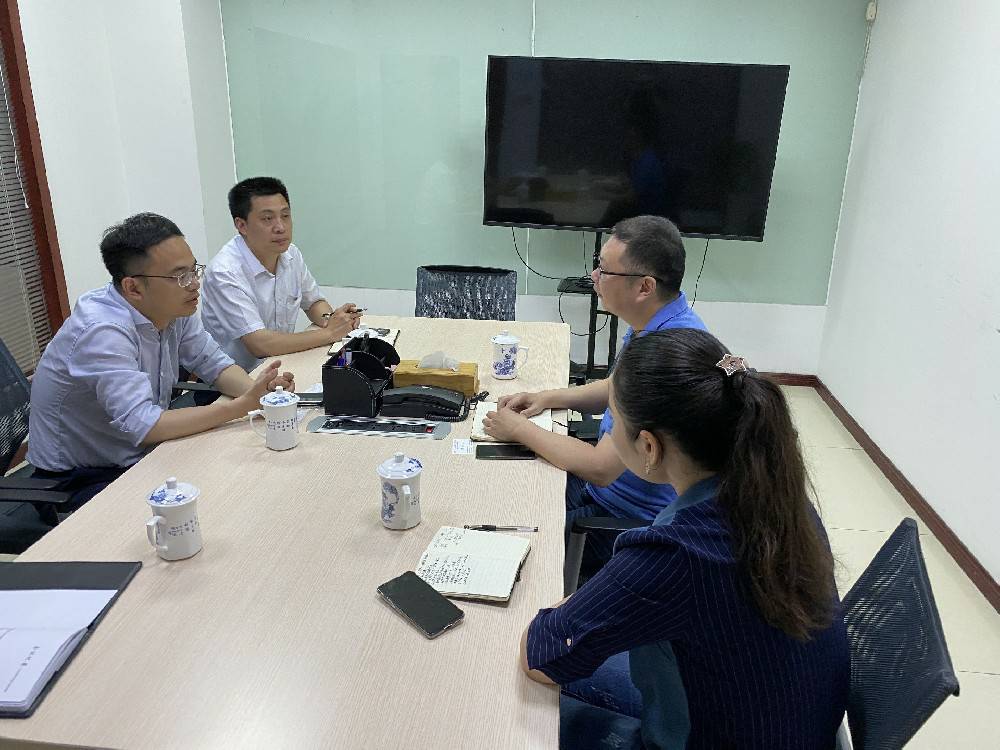 无锡市工信局领导来中欧官方端网站登录入口-中欧(中国)科技开展“三联三解”活动